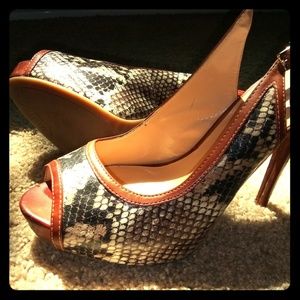 Sassy Guess heels
